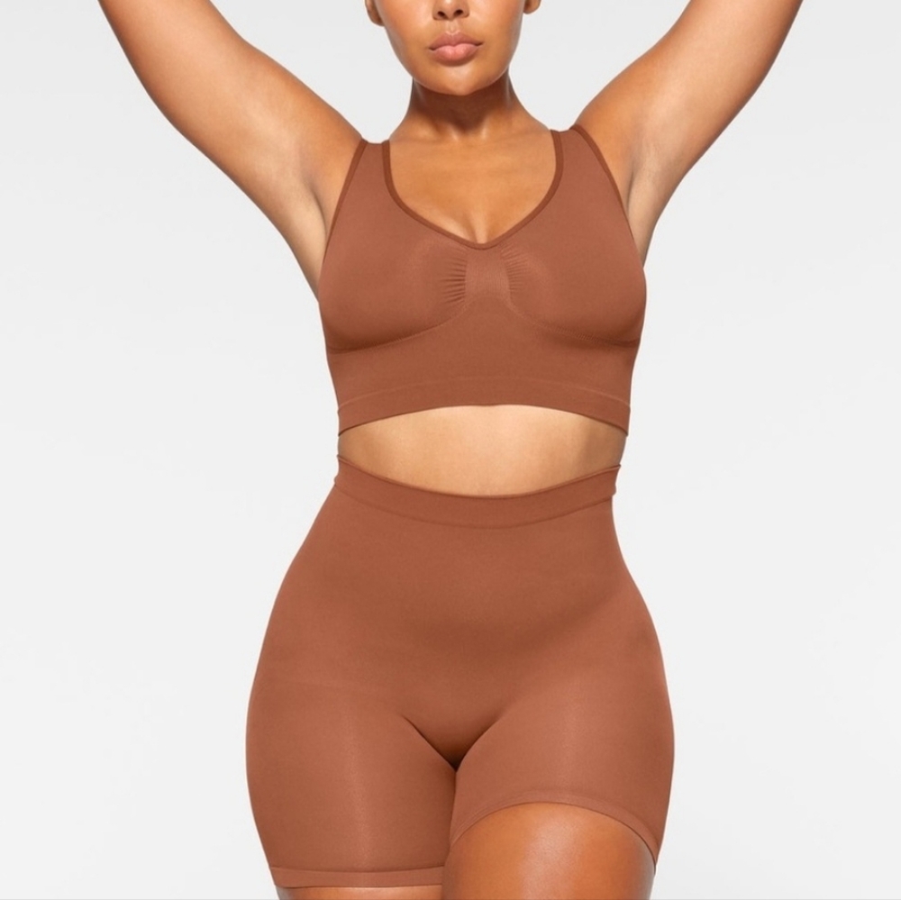 NWOT SKIMS Seamless Sculpt Plunge Bralette Size XS